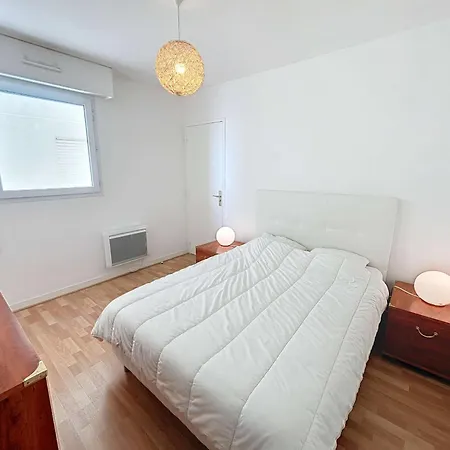 Bel En Front De Avec Balcon, Parking Et équipements Modernes - Fr-1-361-327 *