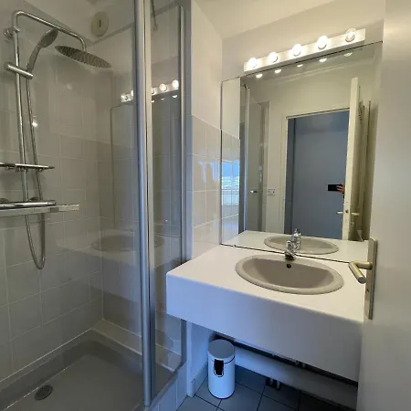 Bel En Front De Avec Balcon, Parking Et Equipements Modernes - Fr-1-361-327