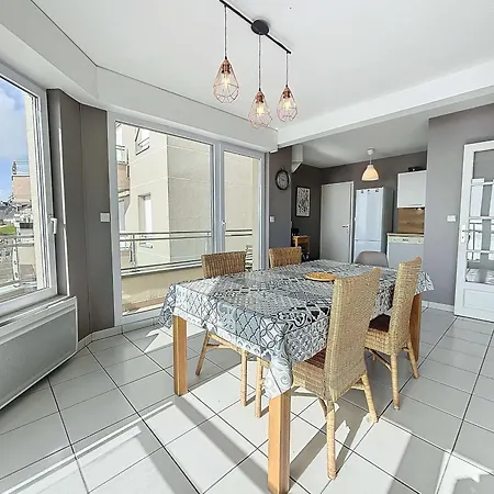 Apartment Bel En Front De Avec Balcon, Parking Et Equipements Modernes - Fr-1-361-327 *