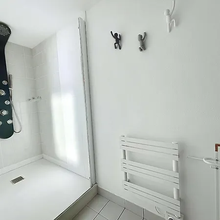 Bel En Front De Avec Balcon, Parking Et Equipements Modernes - Fr-1-361-327 Granville