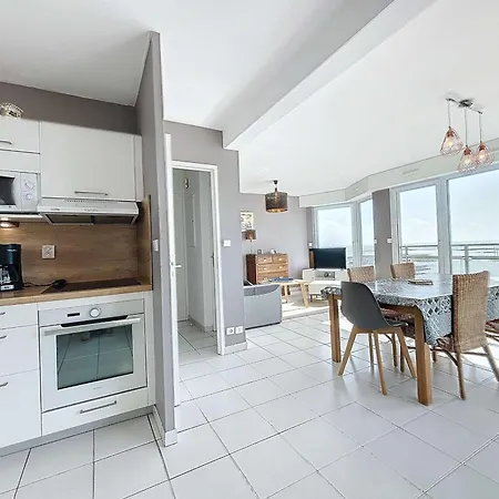 Apartment Bel En Front De Avec Balcon, Parking Et Equipements Modernes - Fr-1-361-327 *