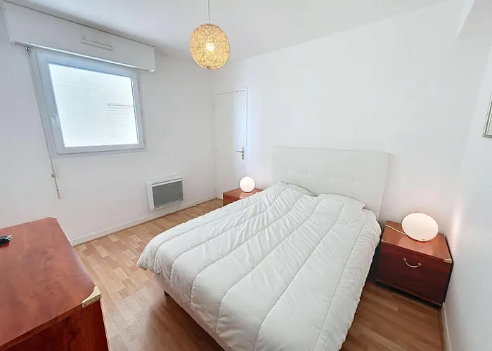 Bel En Front De Avec Balcon, Parking Et Equipements Modernes - Fr-1-361-327 *