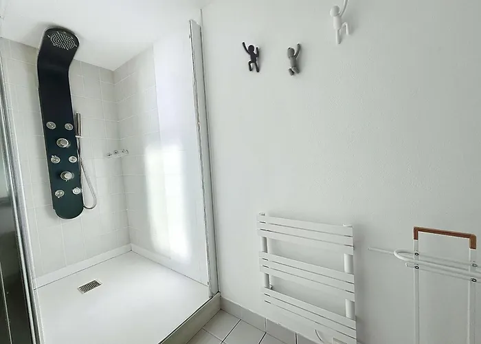 Bel En Front De Avec Balcon, Parking Et Equipements Modernes - Fr-1-361-327 Granville