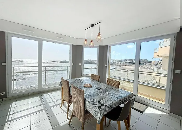 Bel En Front De Avec Balcon, Parking Et Equipements Modernes - Fr-1-361-327 *